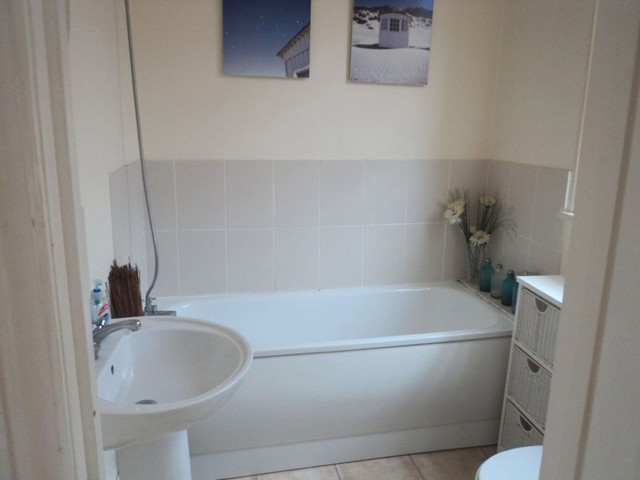  Image of 1 bedroom Flat for sale in Goldsmith Avenue Southsea PO4 at Goldsmith Avenue Southsea Hampshire, PO4 8QT