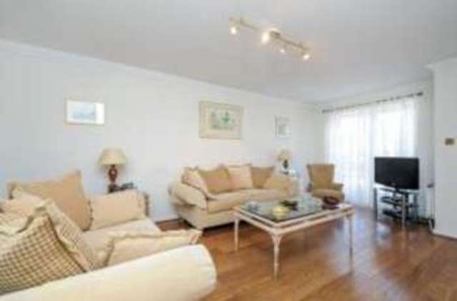  Image of 3 bedroom Town House for sale in Goodwyn Avenue London NW7 at London  Mill Hill, NW7 3RG
