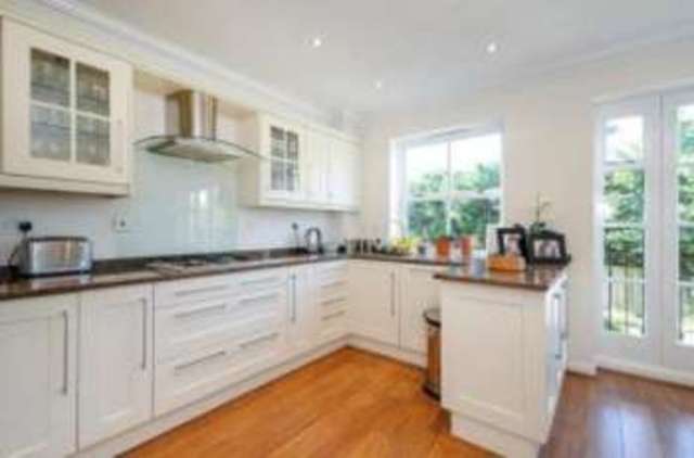  Image of 3 bedroom Town House for sale in Goodwyn Avenue London NW7 at London  Mill Hill, NW7 3RG