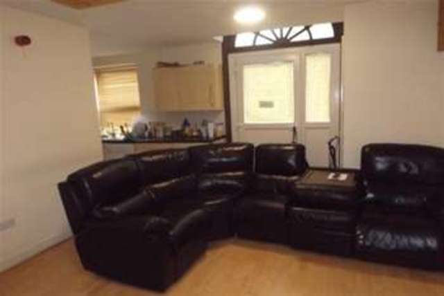  Image of 3 bedroom Flat to rent in Gordon Street Preston PR1 at Preston, PR1 7HJ