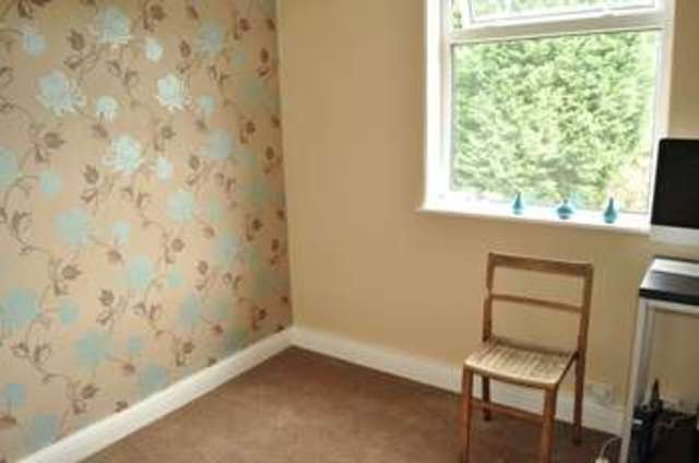  Image of 2 bedroom Semi-Detached house to rent in Handsworth Crescent Sheffield S9 at Sheffield Darnall, S9 4BR
