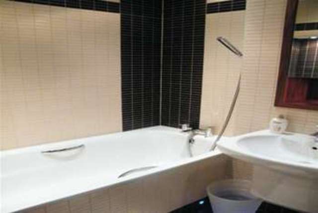  Image of 1 bedroom Flat to rent in Stuart Street Cardiff CF10 at Cardiff, CF10 5BW