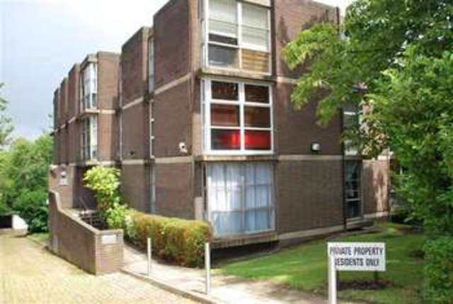  Image of 2 bedroom Apartment to rent in Palmerston Road Buckhurst Hill IG9 at Buckhurst Hill, IG9 5NH