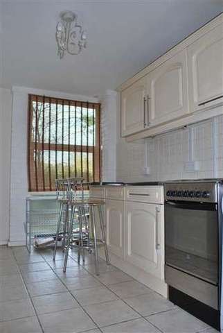  Image of 2 bedroom Apartment to rent in Palmerston Road Buckhurst Hill IG9 at Buckhurst Hill, IG9 5NH
