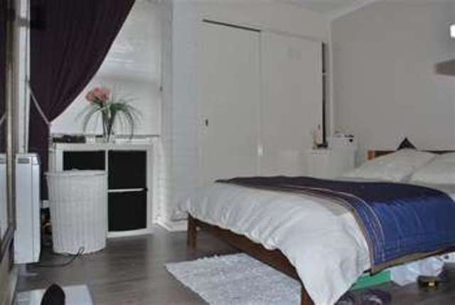  Image of 2 bedroom Apartment to rent in Palmerston Road Buckhurst Hill IG9 at Buckhurst Hill, IG9 5NH