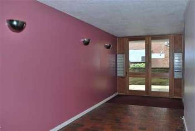  Image of 2 bedroom Apartment to rent in Palmerston Road Buckhurst Hill IG9 at Buckhurst Hill, IG9 5NH