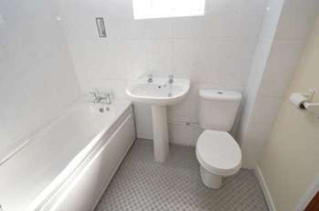  Image of 3 bedroom Semi-Detached house to rent in Harlestone Close Luton LU3 at Harlestone Close  Luton, LU3 4DW