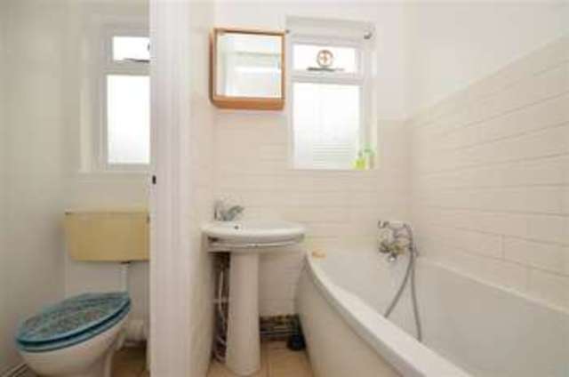  Image of 1 bedroom Ground Flat for sale in Harrow Road Worthing BN11 at Worthing West Sussex Worthing, BN11 4RB