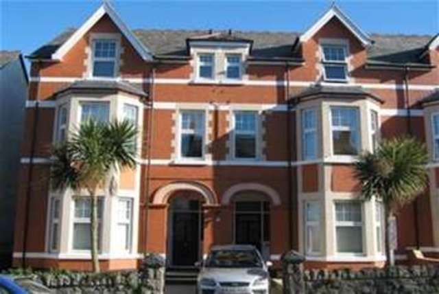  Image of 2 bedroom Flat to rent in Hawarden Road Colwyn Bay LL29 at Colwyn Bay, LL29 8NA
