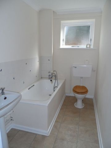  Image of 1 bedroom Flat to rent in Hawkmoor Gardens Kings Norton Birmingham B38 at Hawkmoor Gardens  Birmingham, B38 9QA