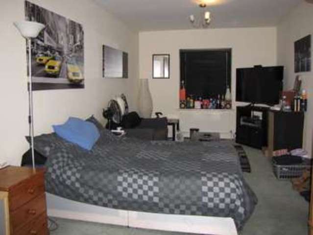  Image of 4 bedroom Detached house for sale in Sinah Lane Hayling Island PO11 at Hayling Island Hampshire, PO11 0EY