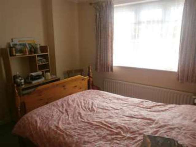  Image of 2 bedroom Bungalow for sale in Hefford Road East Cowes PO32 at East Cowes Isle of Wight East Cowes, PO32 6SR
