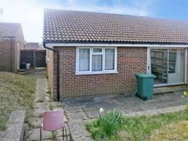  Image of 2 bedroom Bungalow for sale in Hefford Road East Cowes PO32 at East Cowes Isle of Wight East Cowes, PO32 6SR