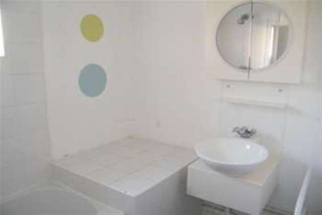  Image of 1 bedroom Flat to rent in Henke Court Cardiff CF10 at Cardiff, CF10 4EG