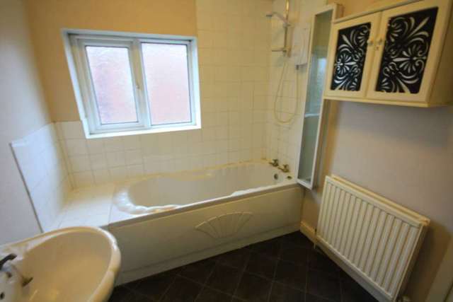  Image of 2 bedroom Apartment to rent in Heywood Road Prestwich Manchester M25 at Heywood Road  Manchester, M25 1LP