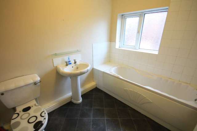  Image of 2 bedroom Apartment to rent in Heywood Road Prestwich Manchester M25 at Heywood Road  Manchester, M25 1LP