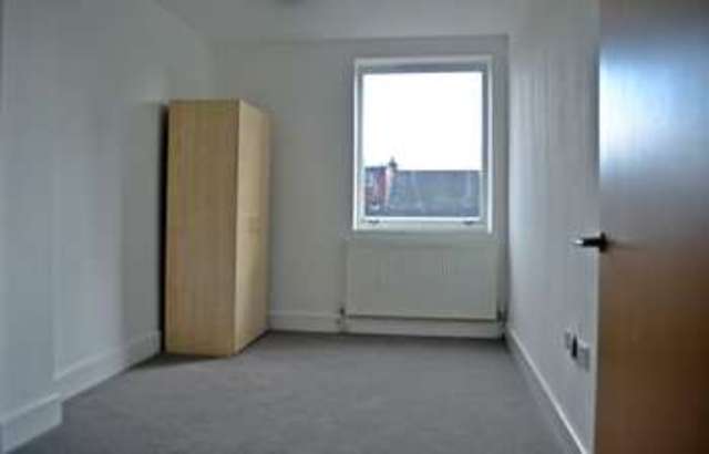  Image of 2 bedroom Flat to rent in High Road Ilford IG1 at High Road  Ilford, IG1 1TL
