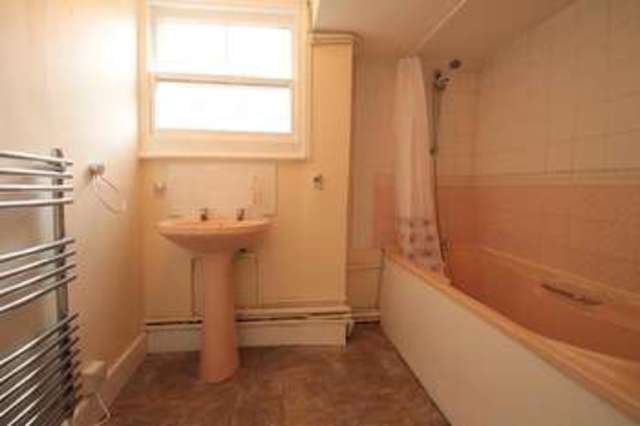  Image of 3 bedroom Flat to rent in High Street Sutton SM1 at Sutton, SM1 1JQ