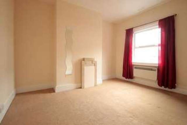  Image of 3 bedroom Flat to rent in High Street Sutton SM1 at Sutton, SM1 1JQ