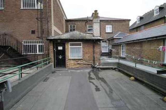  Image of 3 bedroom Flat to rent in High Street Sutton SM1 at Sutton, SM1 1JQ