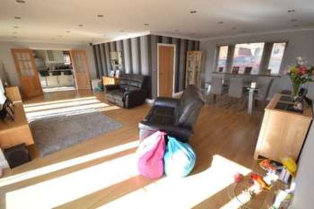  Image of 5 bedroom Detached house for sale in High Street Thornhill Dewsbury WF12 at Thornhill Dewsbury West Yorkshire, WF12 0PS
