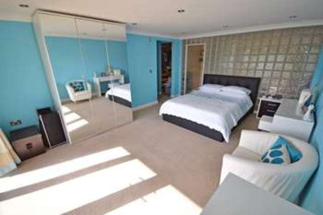  Image of 5 bedroom Detached house for sale in High Street Thornhill Dewsbury WF12 at Thornhill Dewsbury West Yorkshire, WF12 0PS