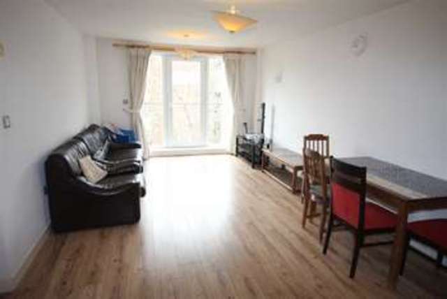  Image of 3 bedroom Flat to rent in High Street Uxbridge UB8 at High Street Uxbridge Uxbridge, UB8 1JL
