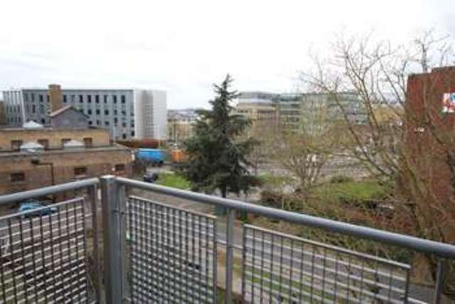  Image of 3 bedroom Flat to rent in High Street Uxbridge UB8 at High Street Uxbridge Uxbridge, UB8 1JL
