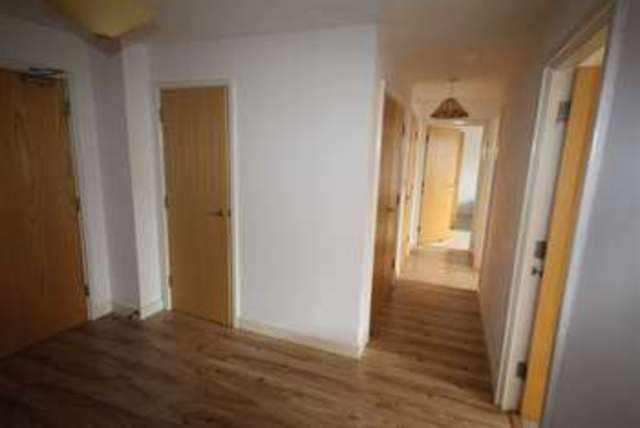  Image of 3 bedroom Flat to rent in High Street Uxbridge UB8 at High Street Uxbridge Uxbridge, UB8 1JL