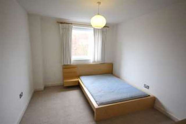  Image of 3 bedroom Flat to rent in High Street Uxbridge UB8 at High Street Uxbridge Uxbridge, UB8 1JL