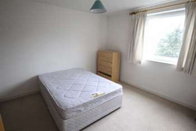  Image of 3 bedroom Flat to rent in High Street Uxbridge UB8 at High Street Uxbridge Uxbridge, UB8 1JL