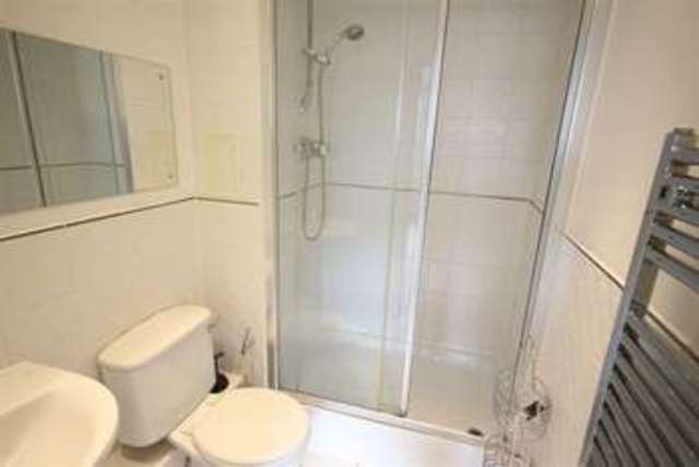  Image of 3 bedroom Flat to rent in High Street Uxbridge UB8 at High Street Uxbridge Uxbridge, UB8 1JL