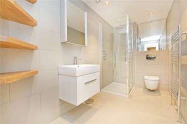  Image of 2 bedroom Flat to rent in Highbury Place London N5 at Highbury London Drayton Park, N5 1QP