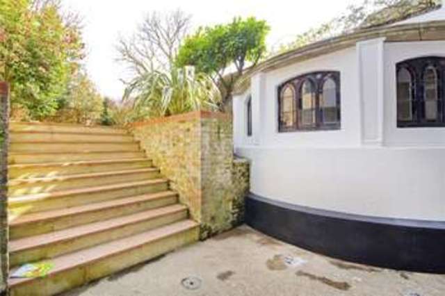  Image of 2 bedroom Flat to rent in Highbury Place London N5 at Highbury London Drayton Park, N5 1QP
