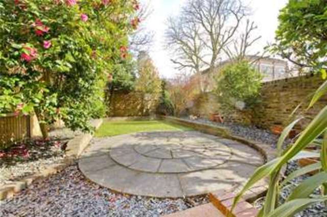  Image of 2 bedroom Flat to rent in Highbury Place London N5 at Highbury London Drayton Park, N5 1QP