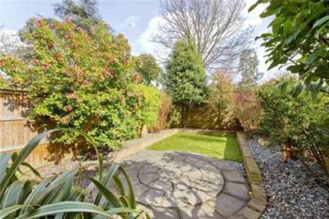  Image of 2 bedroom Flat to rent in Highbury Place London N5 at Highbury London Drayton Park, N5 1QP