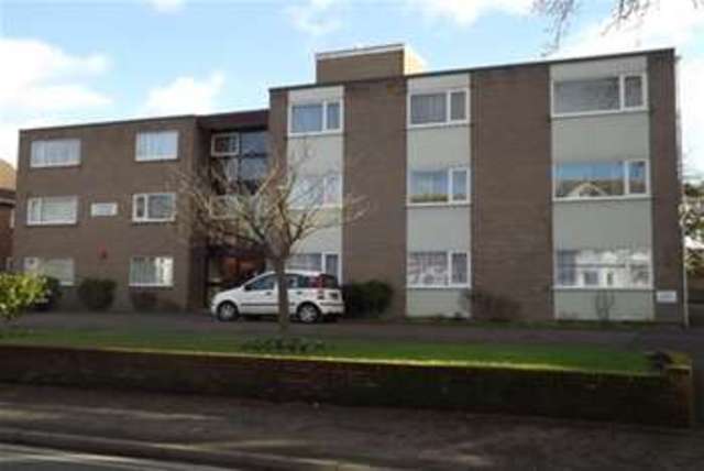  Image of 2 bedroom Flat to rent in Lymington Road Highcliffe Christchurch BH23 at Christchurch, BH23 5EP