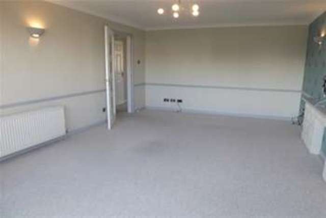  Image of 2 bedroom Flat to rent in Lymington Road Highcliffe Christchurch BH23 at Christchurch, BH23 5EP