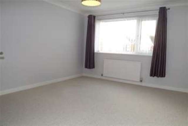  Image of 2 bedroom Flat to rent in Lymington Road Highcliffe Christchurch BH23 at Christchurch, BH23 5EP