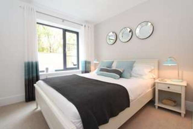  Image of 3 bedroom Flat for sale in Wharncliffe Road Highcliffe Christchurch BH23 at Highcliffe Christchurch Dorset, BH23 5DD