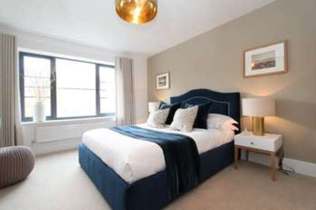  Image of 3 bedroom Flat for sale in Wharncliffe Road Highcliffe Christchurch BH23 at Highcliffe Christchurch Dorset, BH23 5DD