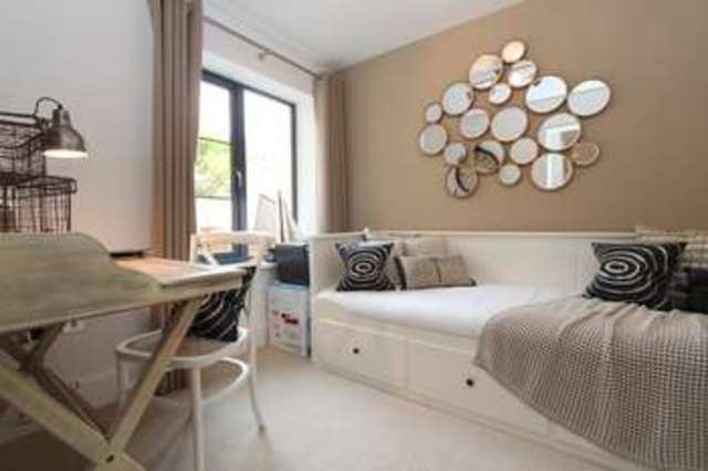  Image of 3 bedroom Flat for sale in Wharncliffe Road Highcliffe Christchurch BH23 at Highcliffe Christchurch Dorset, BH23 5DD