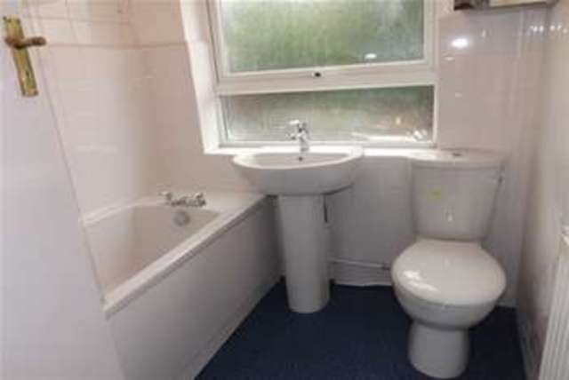  Image of 3 bedroom Detached house to rent in Hillview Avenue Hornchurch RM11 at Hornchurch, RM11 2DN