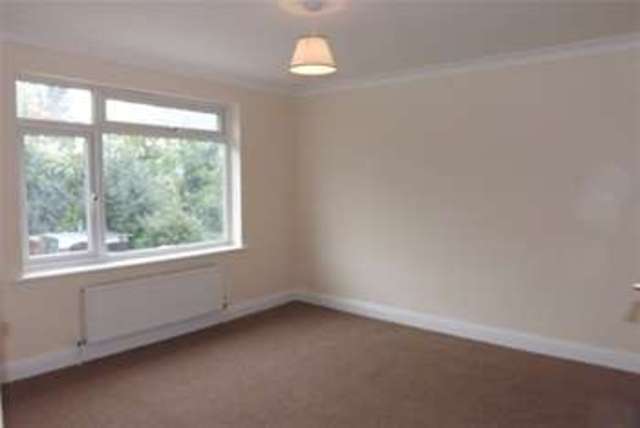  Image of 3 bedroom Detached house to rent in Hillview Avenue Hornchurch RM11 at Hornchurch, RM11 2DN