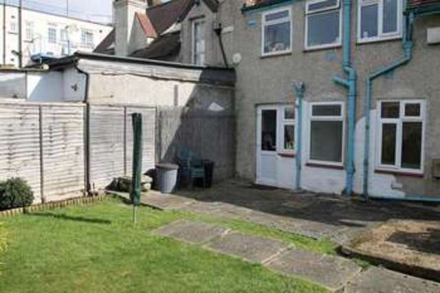  Image of 2 bedroom Maisonette to rent in London Road Morden SM4 at London Road  Morden, SM4 5AN