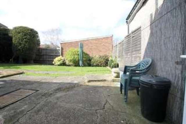  Image of 2 bedroom Maisonette to rent in London Road Morden SM4 at London Road  Morden, SM4 5AN