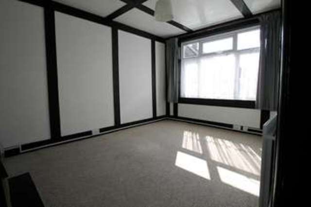  Image of 2 bedroom Maisonette to rent in London Road Morden SM4 at London Road  Morden, SM4 5AN