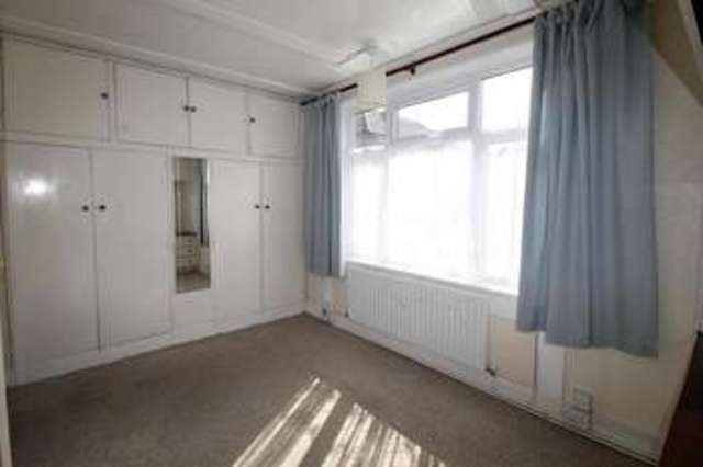  Image of 2 bedroom Maisonette to rent in London Road Morden SM4 at London Road  Morden, SM4 5AN