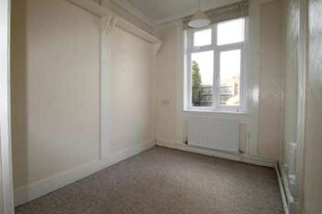  Image of 2 bedroom Maisonette to rent in London Road Morden SM4 at London Road  Morden, SM4 5AN