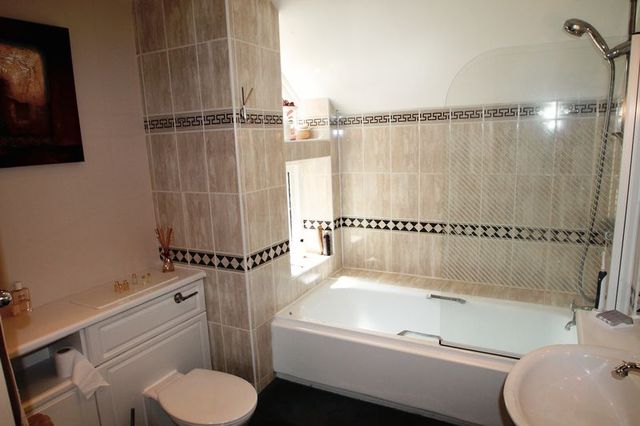  Image of 5 bedroom Property for sale in Lamberts Place Horsmonden Tonbridge TN12 at Lamberts Place  Horsmonden, TN12 8AG